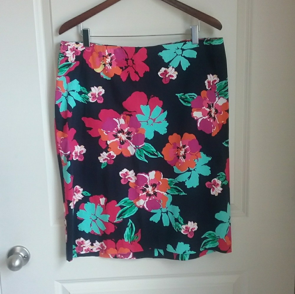 Talbots Vibrant Floral Back Split Pencil Skirt